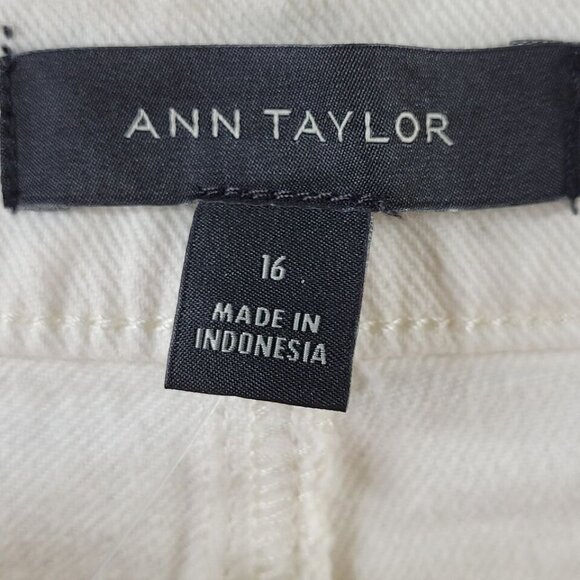 Ann Taylor The Taper Jeans Size 16 Lean Thru Hip Thigh Tapered Leg Ivory 38X26 - Picture 4 of 12